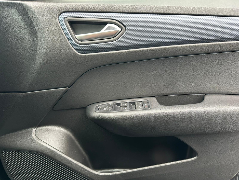 2023 Renault Arkana - image 27