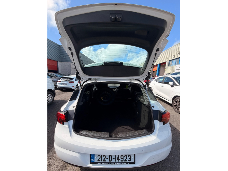 2021 Opel Astra - image 8