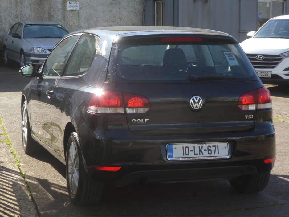 2010 Volkswagen Golf - image 3