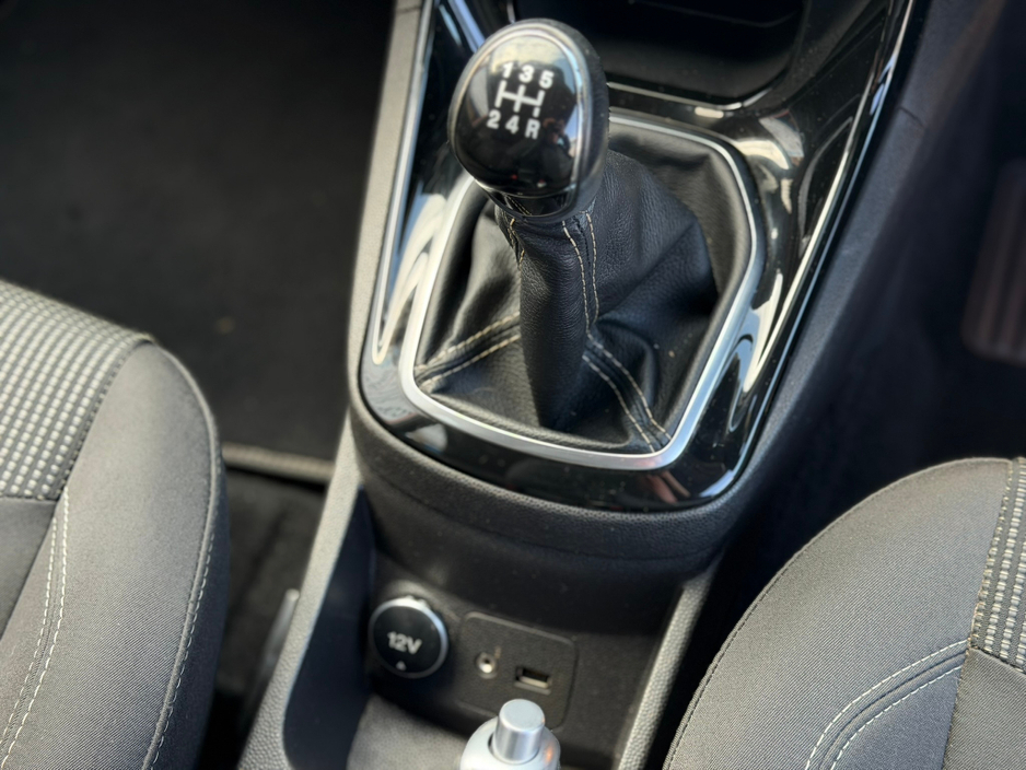 2016 Ford Fiesta - image 8