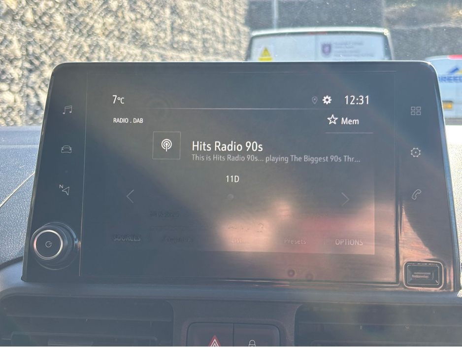 2022 Vauxhall Combo - image 25