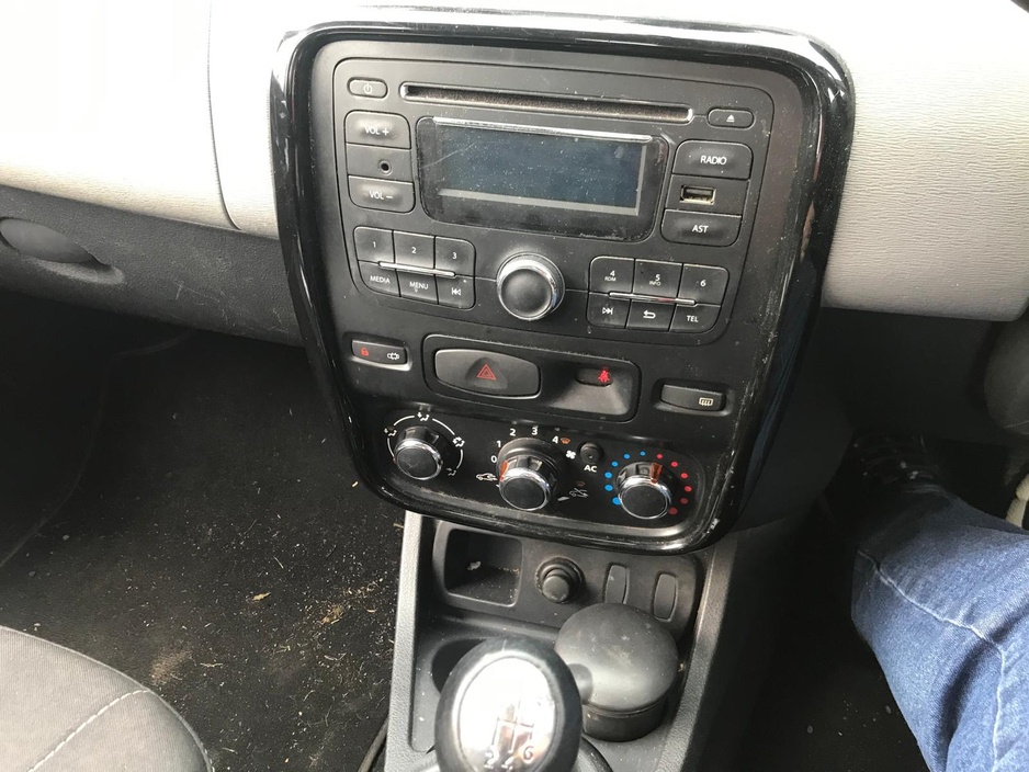 2014 Dacia Duster - image 6