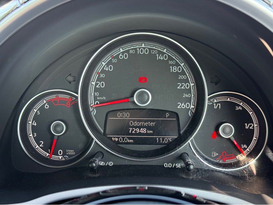 2017 Volkswagen Beetle - image 8