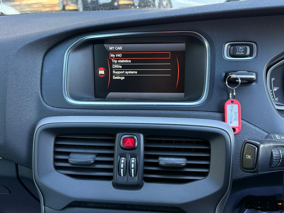 2014 Volvo V40 - image 12