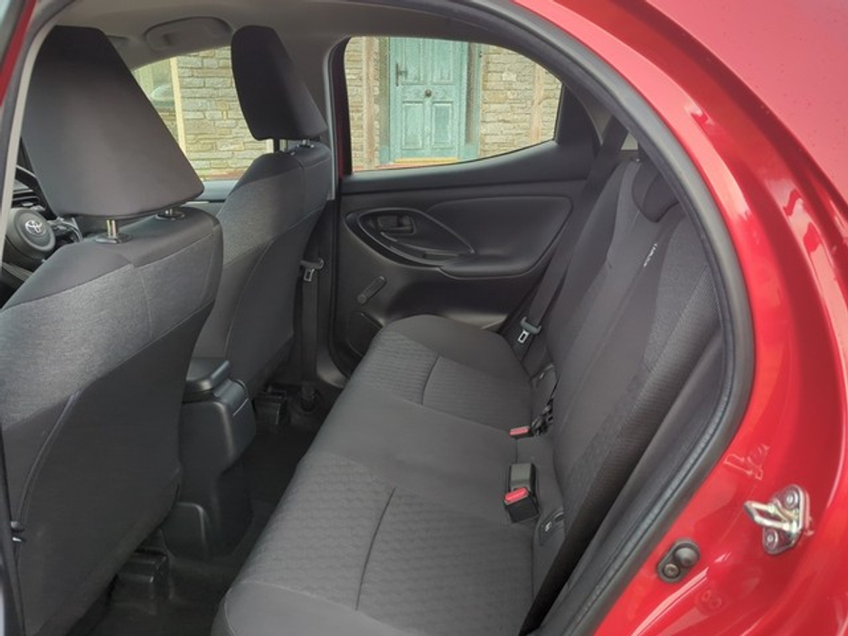 2022 Toyota Yaris FRESH SELECTION OF TRADE-INS YARIS HYBRID LUNA 4DR AUTO €19,500