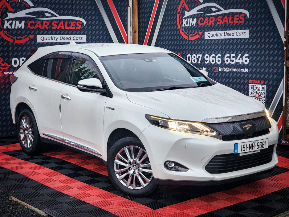 2015 Toyota Harrier - image 2