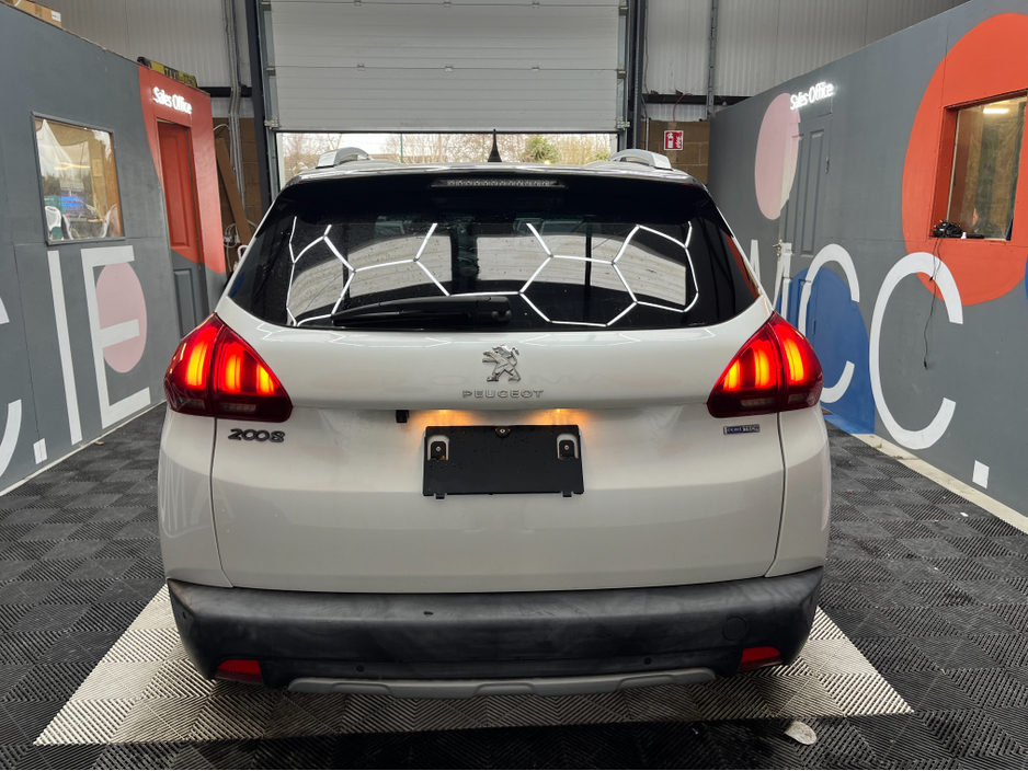 2017 Peugeot 2008 - image 3