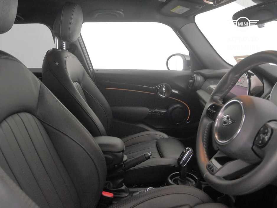 2024 MINI Hatch 5-Door Cooper Exclusive €35,900