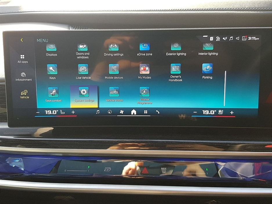 2025 BMW 7 Series - image 8