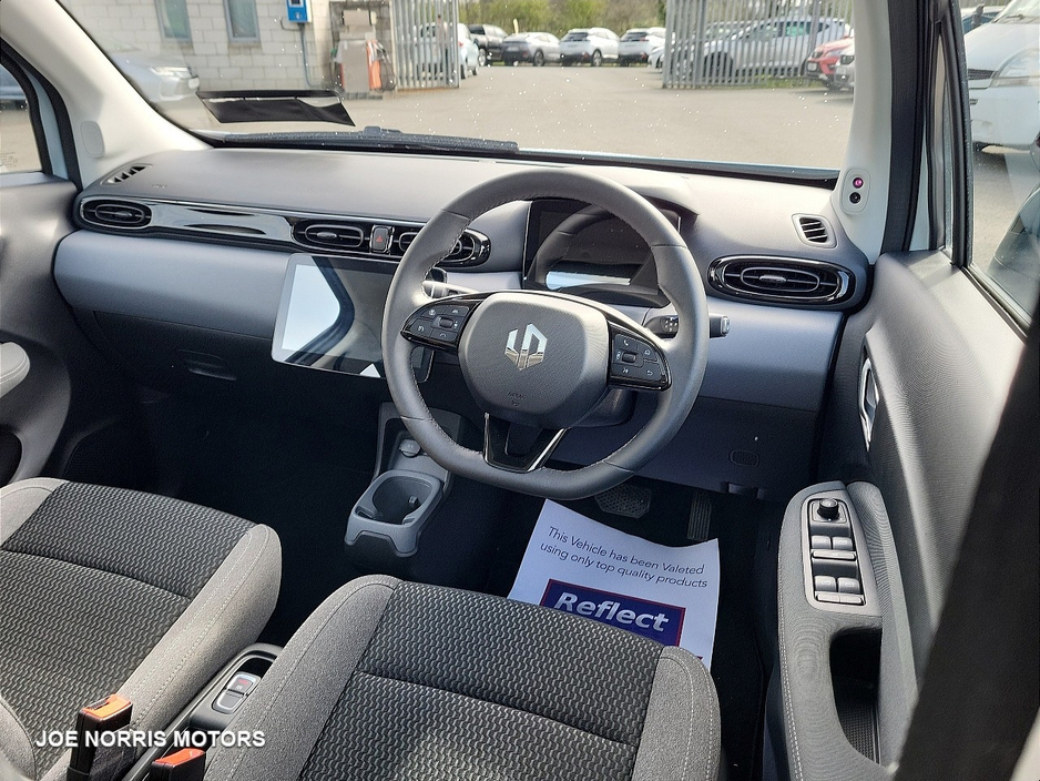 2025 Leapmotor T03 - image 6