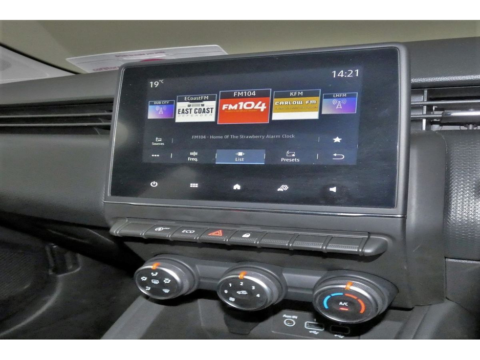 2022 Renault Clio - image 21