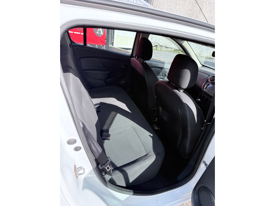 2018 Dacia Sandero - image 15