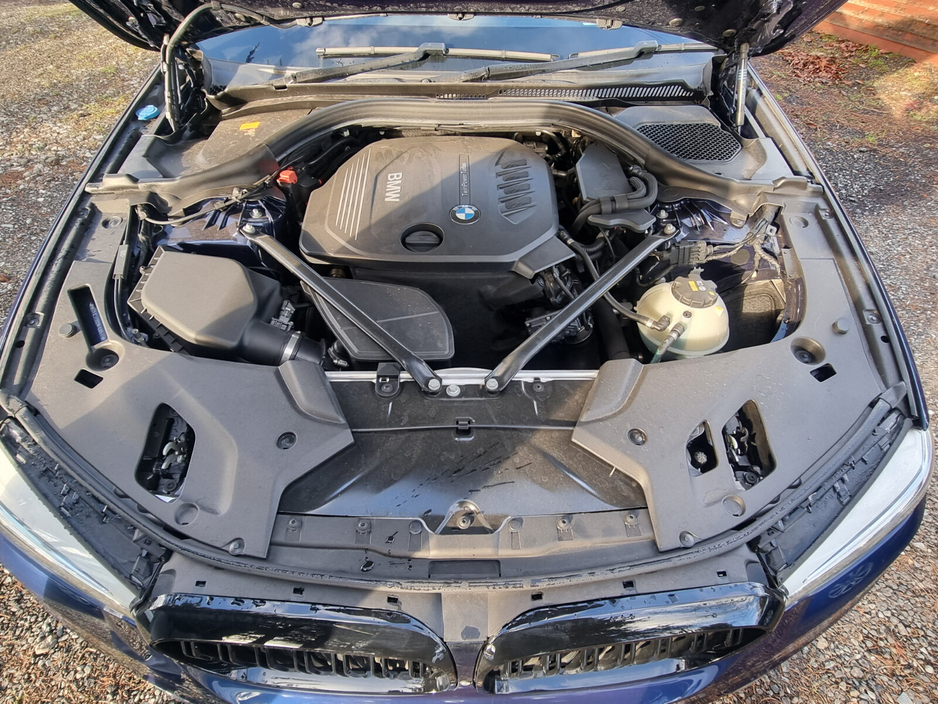 2018 BMW 5 Series - image 2