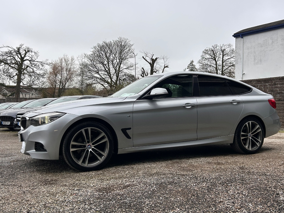 2017 BMW 3 Series - image 7