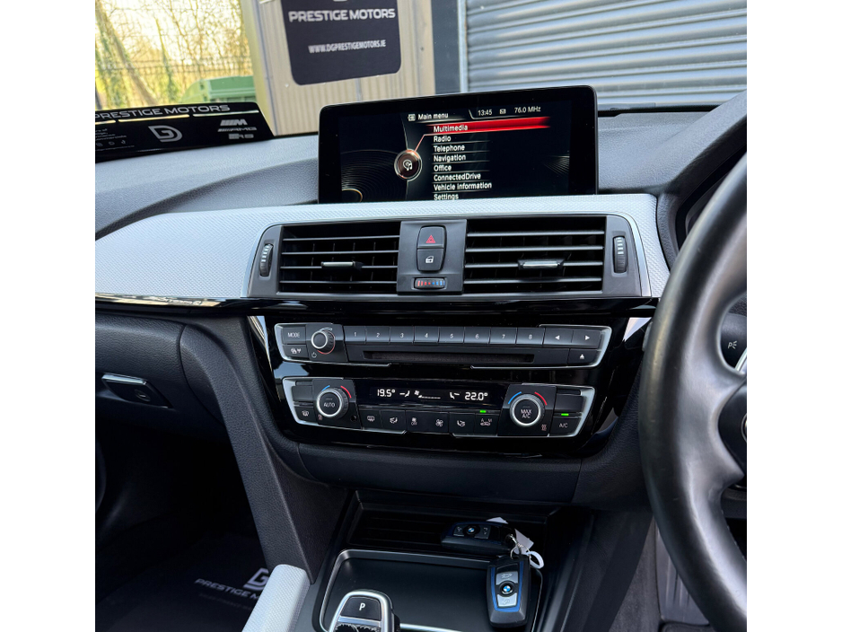 2016 BMW 3 Series - image 9