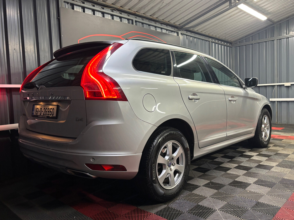 2016 Volvo XC60 - image 3