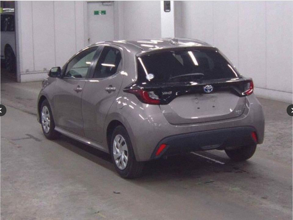 2021 Toyota Yaris - image 3