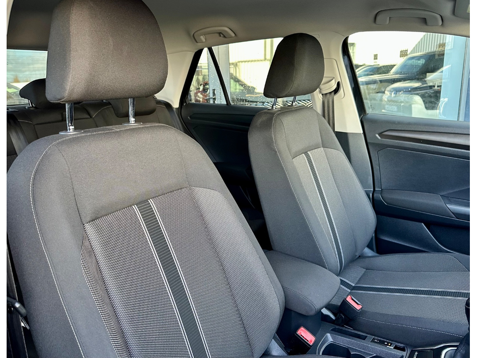 2018 Volkswagen T-Roc - image 14