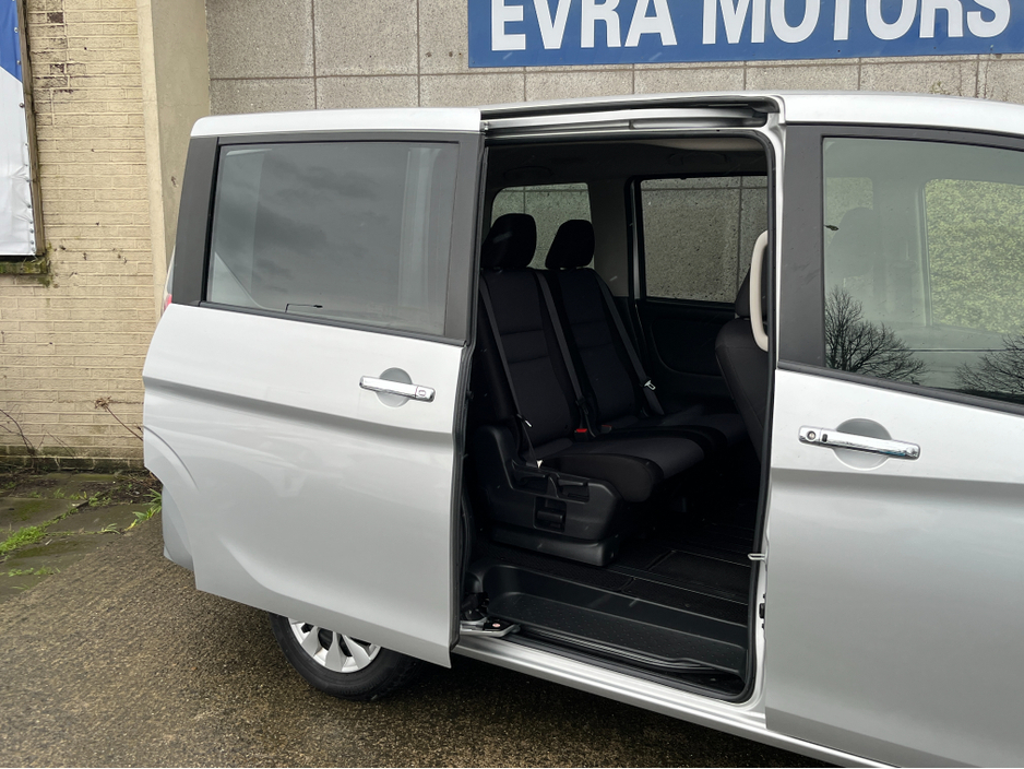 2022 Nissan Serena 8 SEATER AUTOMATIC HYBRID 2.0 PETROL //POWER SLIDING REAR DOORS//360 PARKING CAMERAS//KEYLESS ENTRY// €24,950