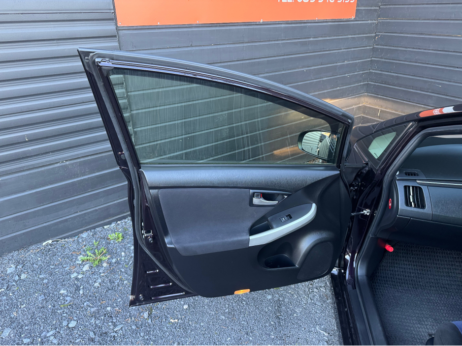 2014 Toyota Prius - image 18