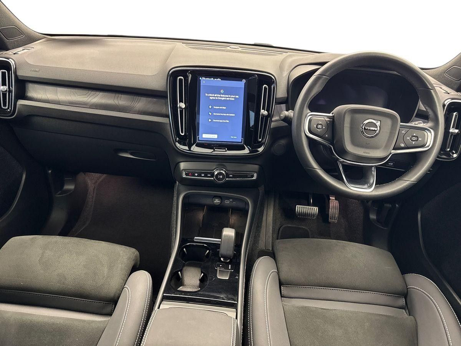 2023 Volvo XC40 - image 8