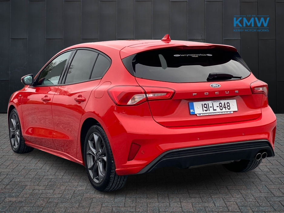 2019 Ford Focus - image 3