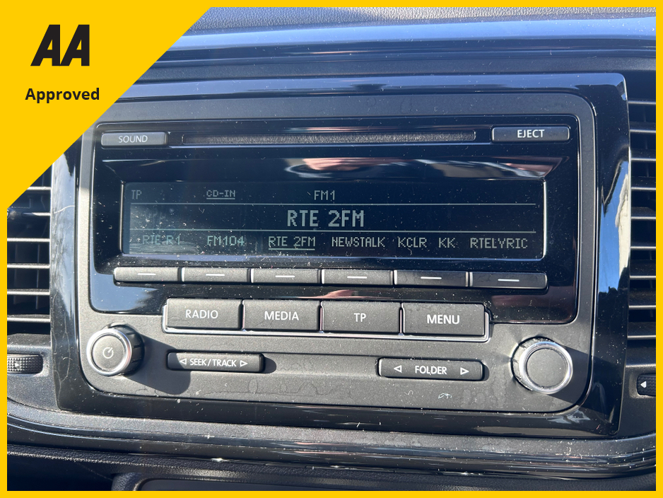 2013 Volkswagen Beetle - image 15