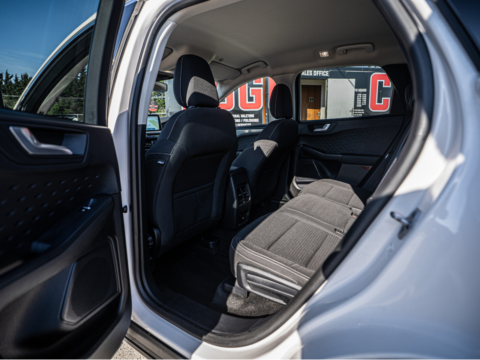 2020 Ford Kuga - image 35