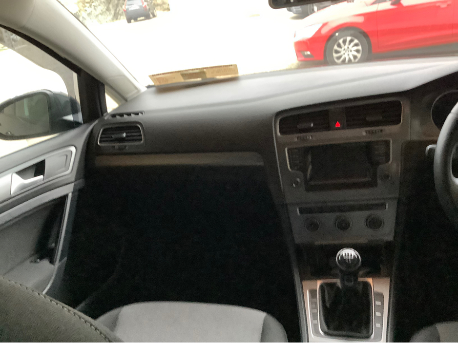 2015 Volkswagen Golf - image 14