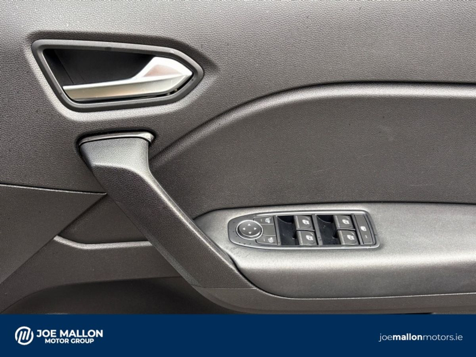 2022 Renault Captur - image 15