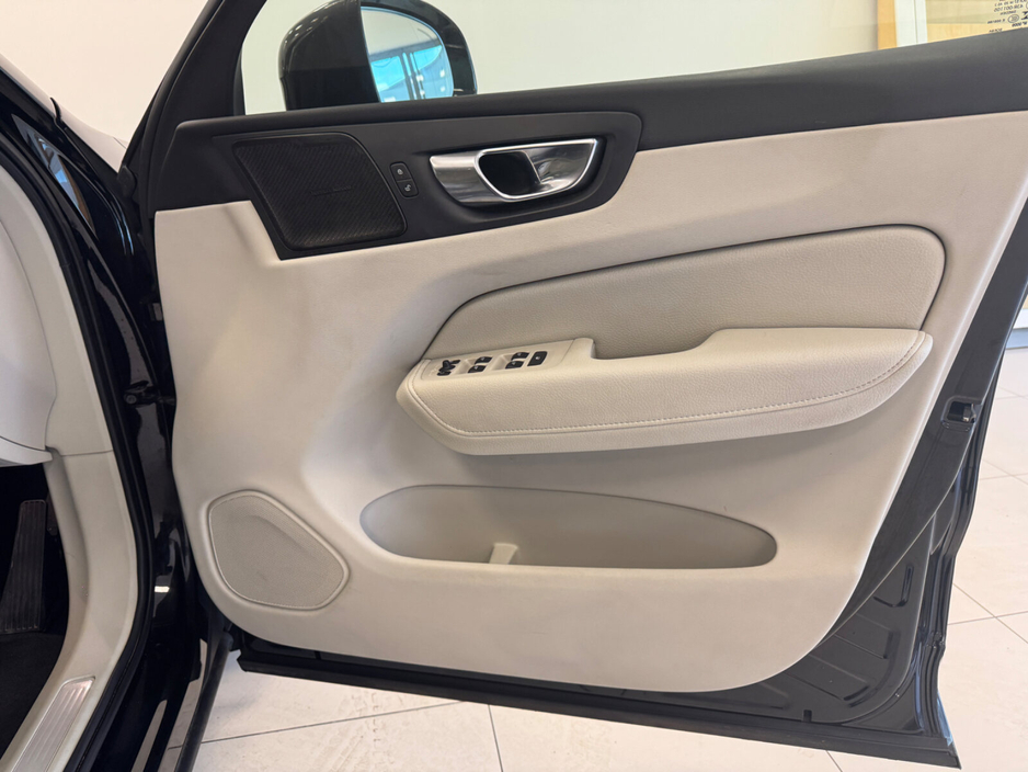 2021 Volvo XC60 - image 13