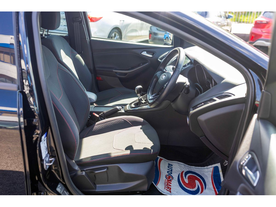 2017 Ford Focus - image 13