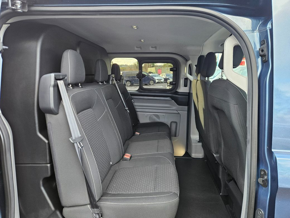 2024 Ford Transit Custom - image 11