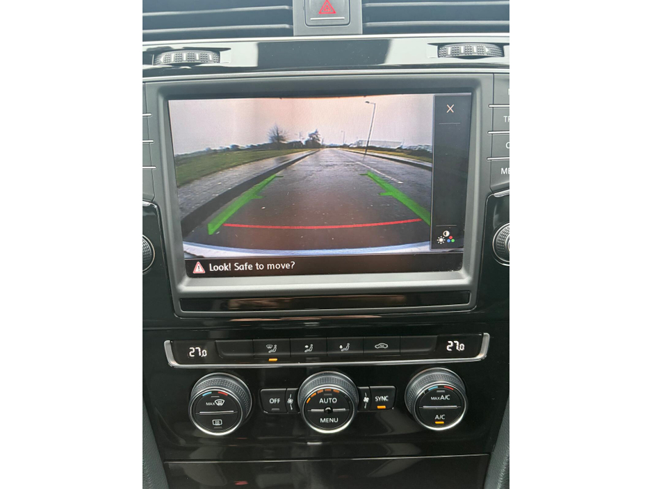 2015 Volkswagen Golf - image 13