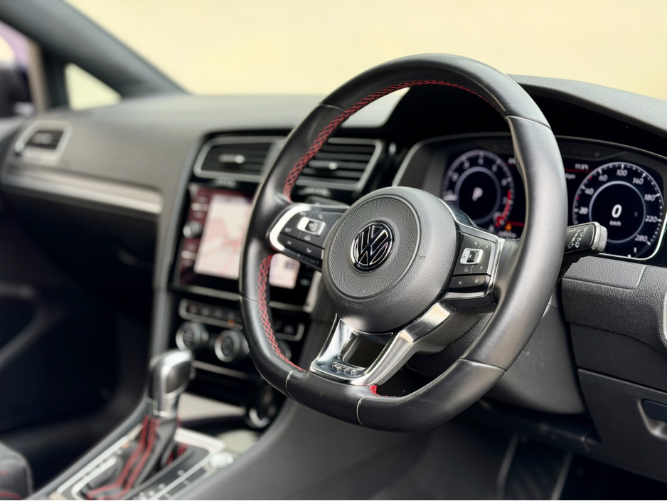 2018 Volkswagen Golf - image 10