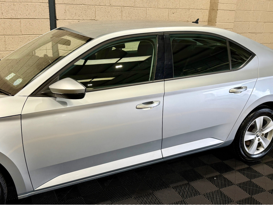 2018 Skoda Superb - image 19