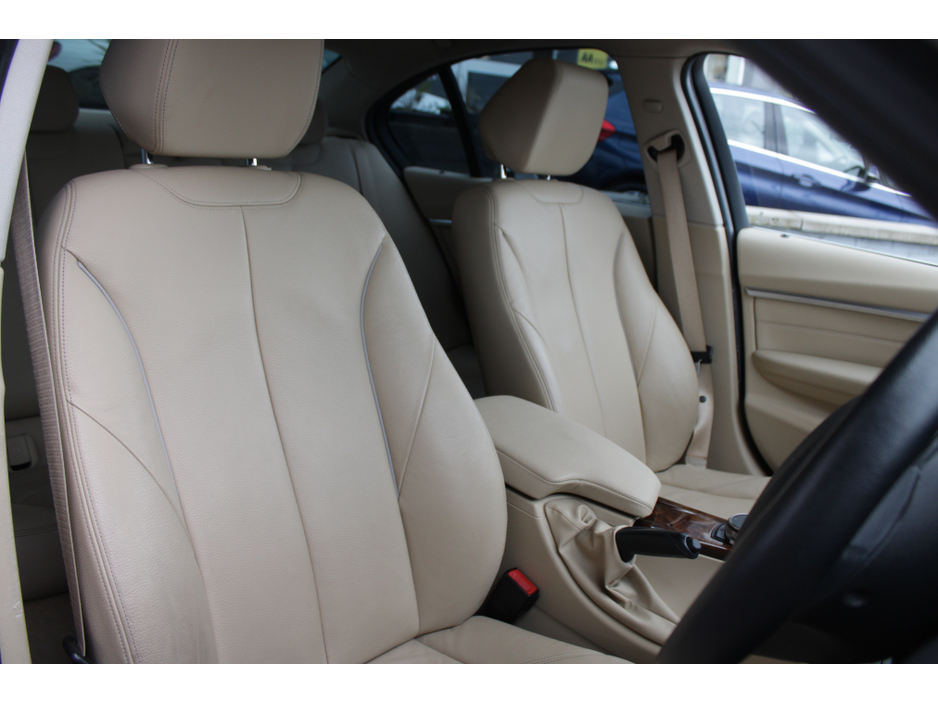 2019 BMW 3 Series - image 11