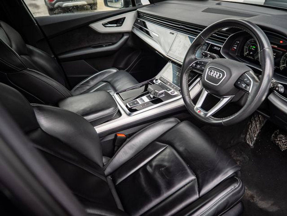 2021 Audi Q7 - image 9