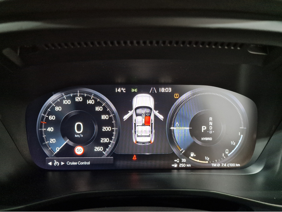 2023 Volvo XC40 T4 PLUS DARK RECHARGE AUTOMATIC **ONE OWNER / APPLE CARPLAY / CRUISE CONTROL / ELECTRIC BOOTLID / HEATED FRONT & REAR SEATS / HEATED STEERING WHEEL / 360 DEGREE CAMERA / WIRELESS PHONE CHARGING** €38,900