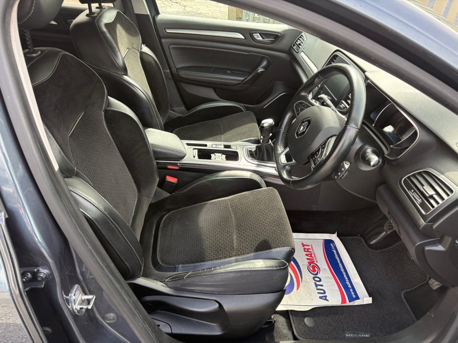 2018 Renault Megane - image 9