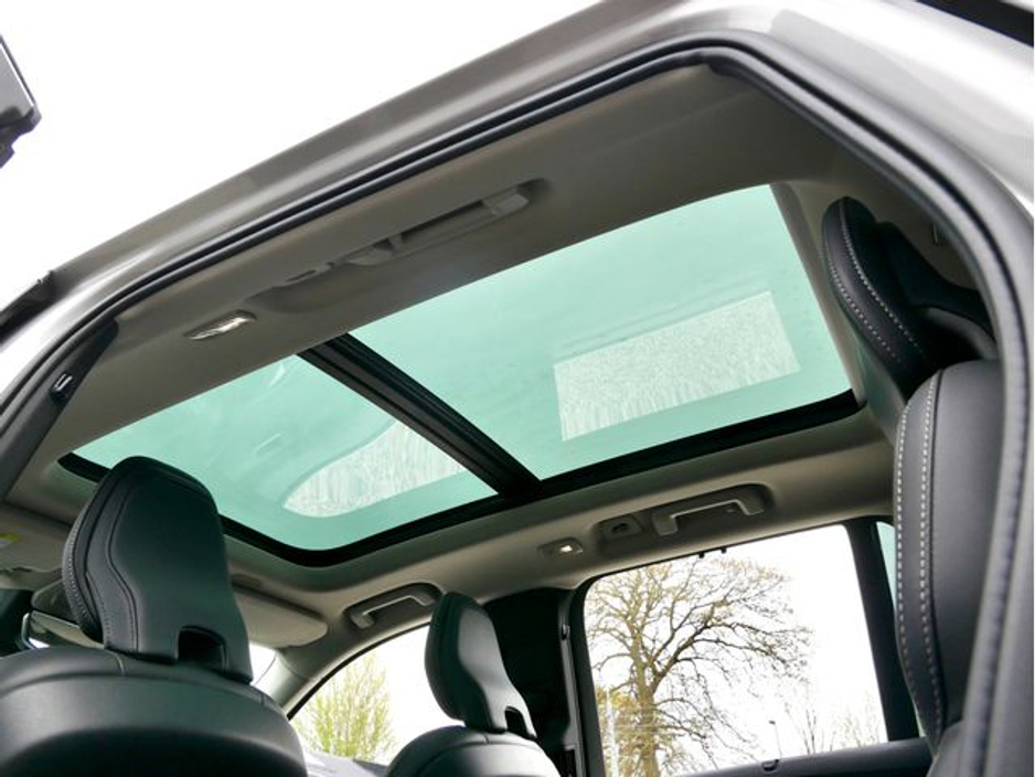 2025 Volvo XC90 - image 33