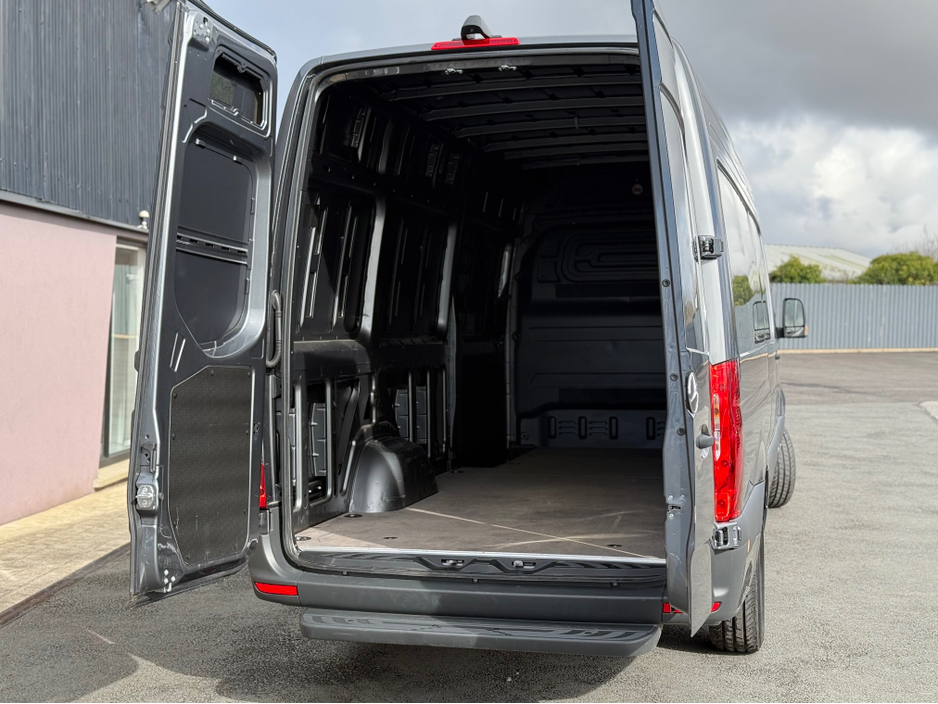 2025 Mercedes-Benz Sprinter - image 7