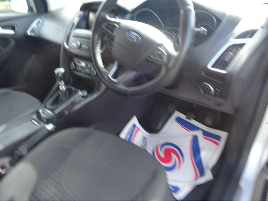 2017 Ford Focus - image 9