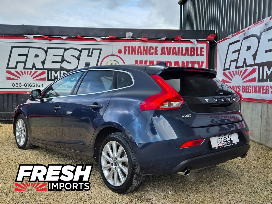 2015 Volvo V40 - image 6