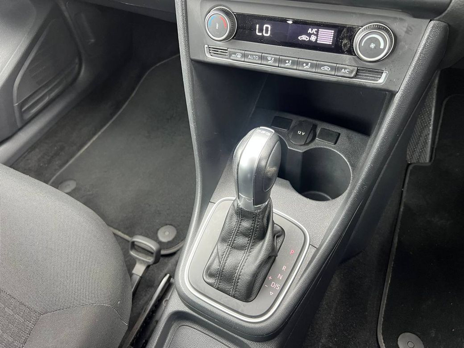 2015 Volkswagen Polo - image 11