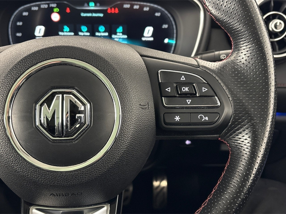 2022 MG HS EXCLUSIVE PHEV AUTO**PANORAMIC ROOF**DIGITAL DASH**TOUCH SCREEN APPLE CAR PLAY**MULTIFUNCTIONAL STEERING WHEEL**HEATED LEATHER SEATS**ELECTRIC SEATS**ELECTRIC FOLDING MIRRORS**ELECTRIC TAILGATE** €24,995