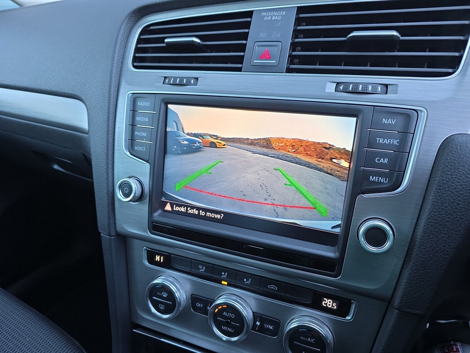 2018 Volkswagen Golf - image 14