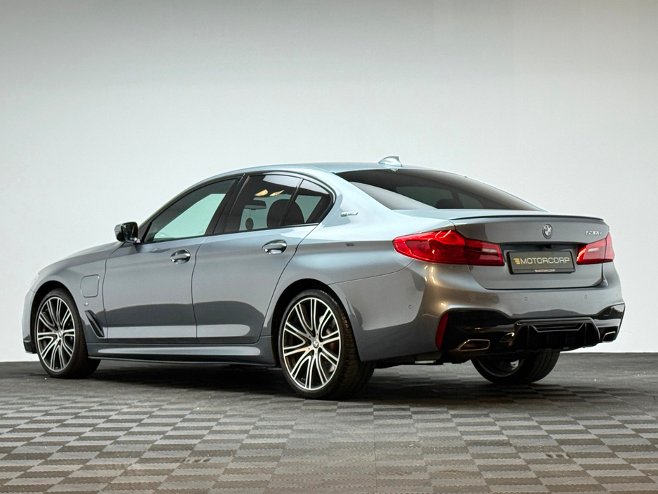 2019 BMW 5 Series - image 5