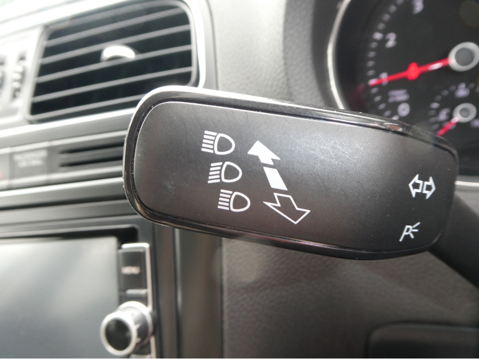 2016 Volkswagen Polo - image 26