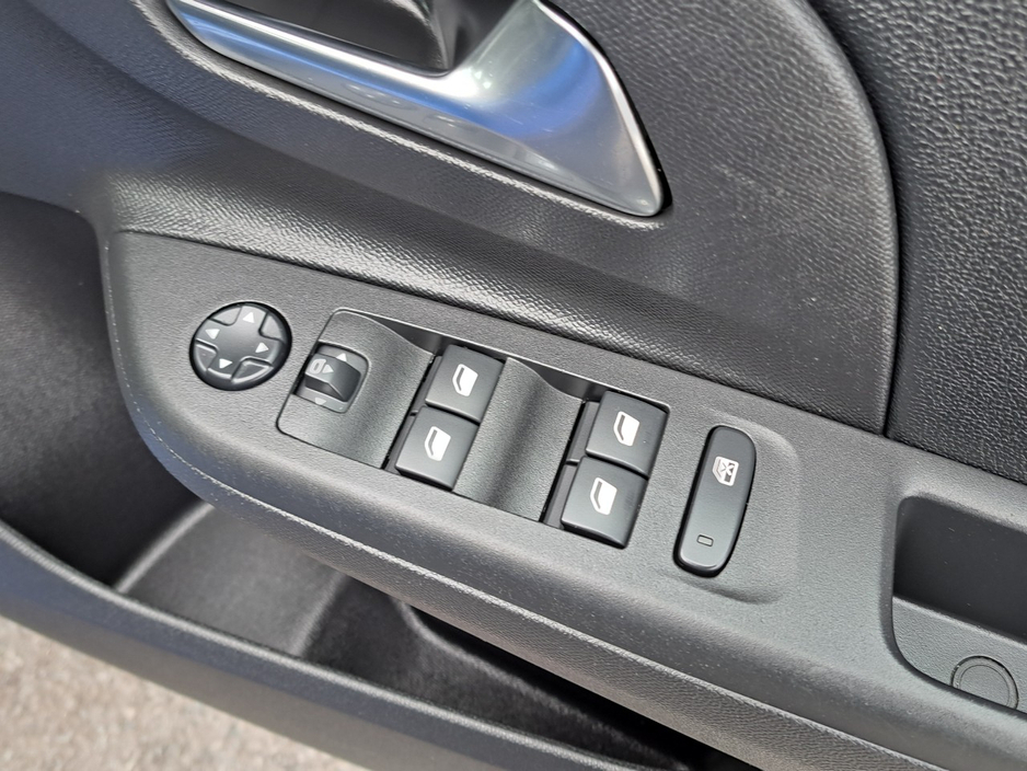 2024 Opel Corsa - image 28